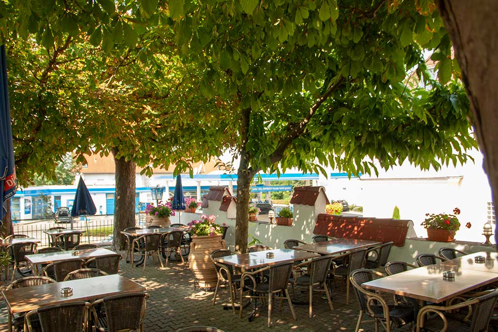 Dionysos Restaurant Ansicht vom Parkplatz